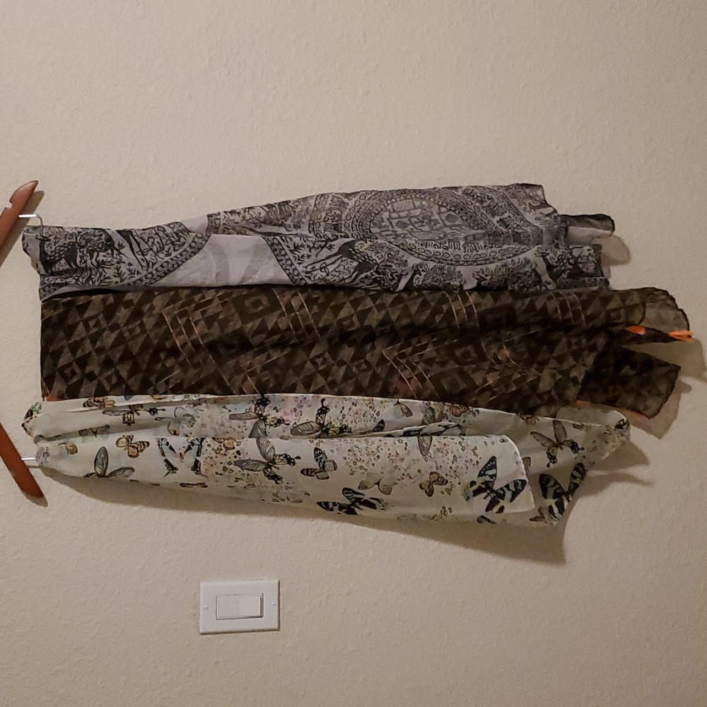 Lot of 3 scarves